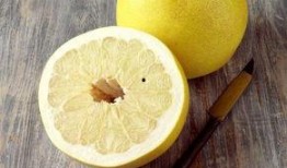 娱乐吃瓜酱剥柚子